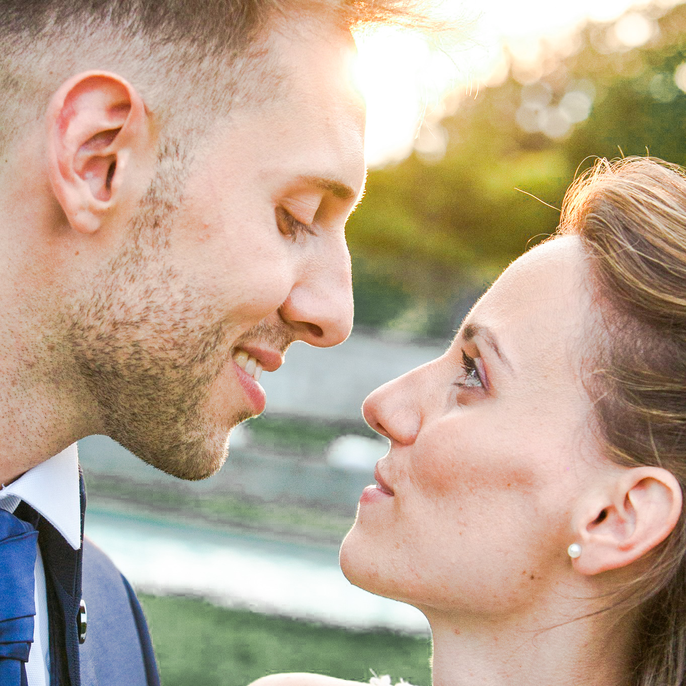 sguardo romantico tra sposi