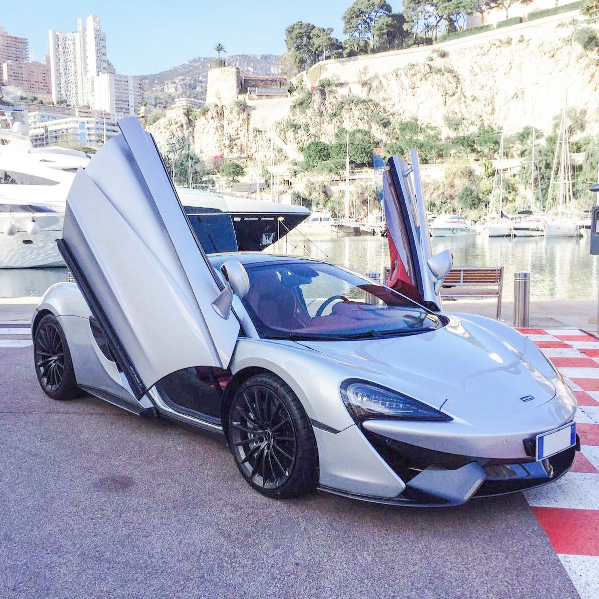 supercar mc laren 570 grigia